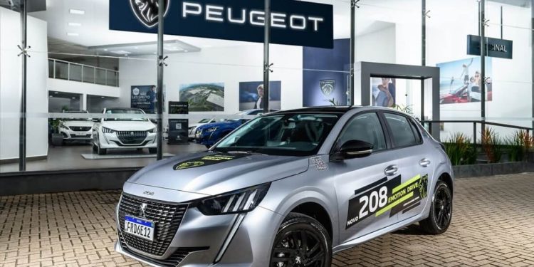 Peugeot encerra semestre e celebra 1 ano da motorização 1.0 no portfólio