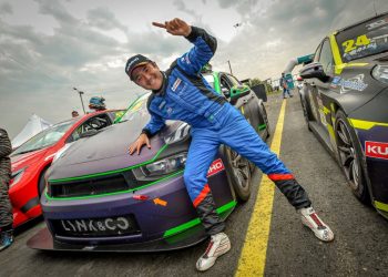 Rafael Suzuki conquista primeira vitória no TCR South America