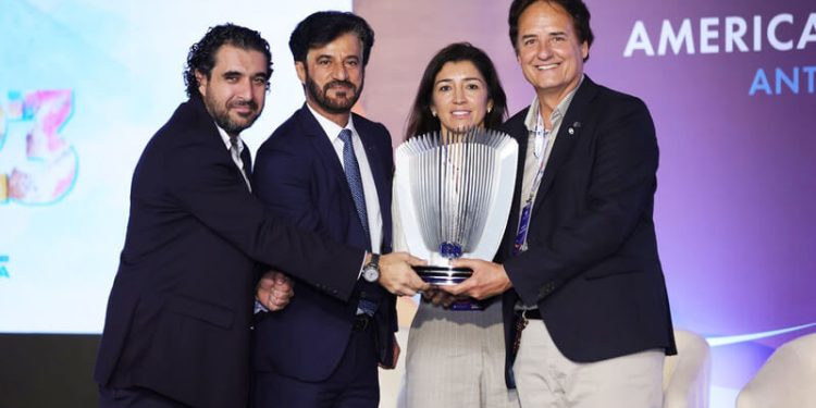 FIA cria escritório no Rio, o primeiro fora da Europa, e concede prêmio à CBA