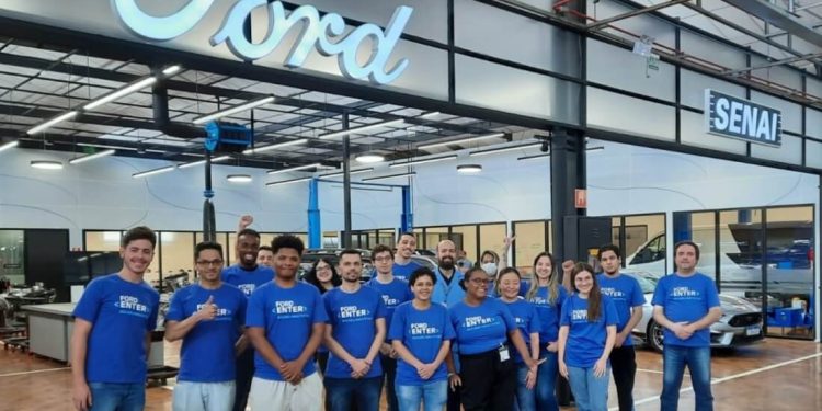 Ford  inicia segunda turma do programa de capacitação profissional