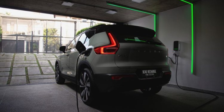 Volvo tem 4 em cada 10 carros plug-in premium vendidos no país