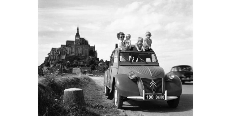 Citroën 2 CV comemora seu 75º aniversário