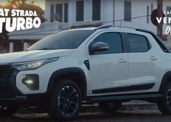 Performance da Strada com novo motor surpreende até estátua em nova campanha da Fiat