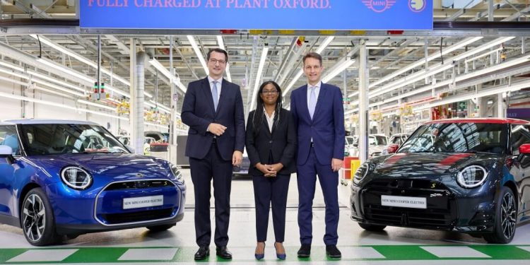 Fábrica da MINI em Oxford investe £ 600 milhões para produção de MINI totalmente elétrico no Reino Unido