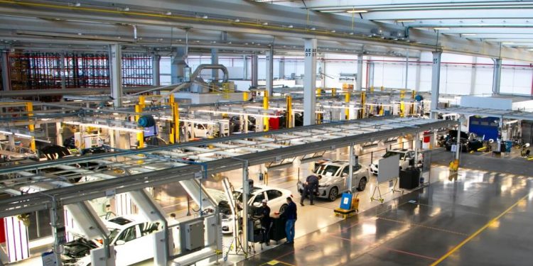 Fábrica do BMW Group em Araquari completa nove anos