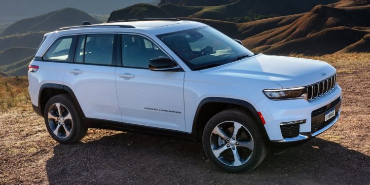 Jeep Grand Cherokee 4xe híbrido plug-in desembarca no Brasil