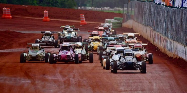 Etapa em Rio Verde deixa eletrizante disputa pelo título do Autocross