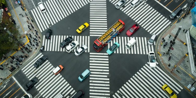 Preferência em cruzamentos e entroncamentos sem placa