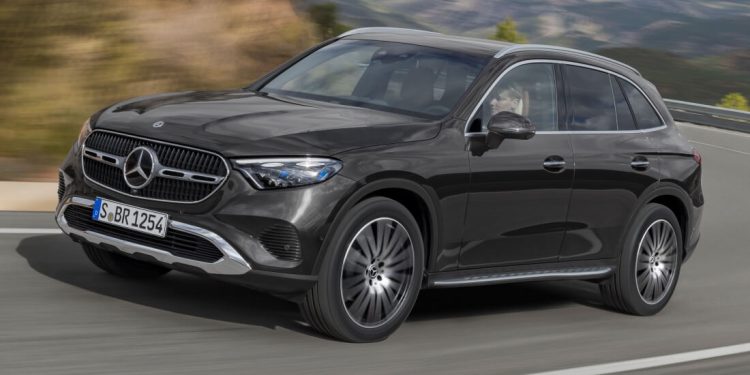 Mercedes-Benz GLC combina novo design e motorização eletrificada em duas versões