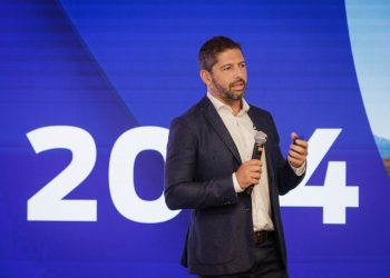 Ford vende 40% mais no ano e projeta crescimento de dois dígitos em 2024