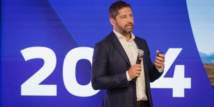 Ford vende 40% mais no ano e projeta crescimento de dois dígitos em 2024