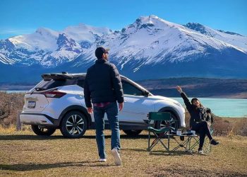 Casal brasileiro percorre 13 mil km a bordo de um Nissan Kicks equipado com cama