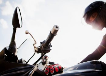 Alterações na moto? Especialista explica o que pode causar multa durante blitz