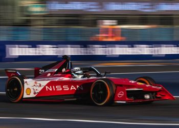 Equipe Nissan de Fórmula E está pronta para a prova noturna do E-Prix de Diriyah