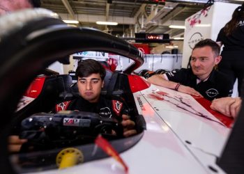 Equipe Nissan de Fórmula E contrata brasileiro Caio Collet