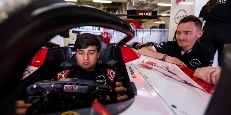 Equipe Nissan de Fórmula E contrata brasileiro Caio Collet