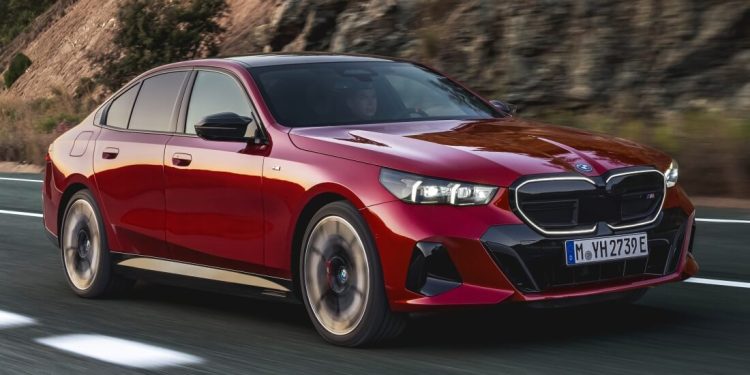 Novo BMW Série 5 chega ao Brasil em versões híbrida plug-in e 100% elétrica