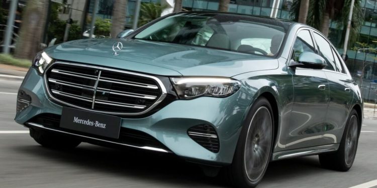 Mercedes-Benz Classe E chega ao Brasil com experiência exclusiva de entretenimento digital