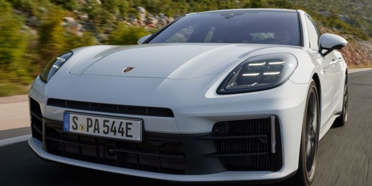 Porsche apresenta duas novas versões E-Hybrid do Panamera