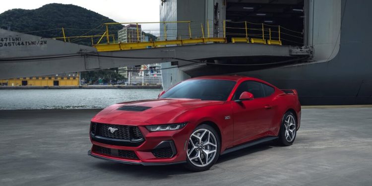 Primeiras unidades do Mustang GT 2024 desembarcam no Brasil
