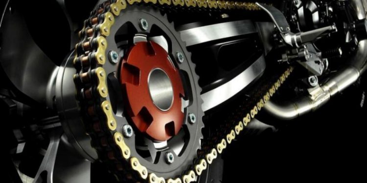 Confira 5 erros comuns ao lubrificar a corrente da moto
