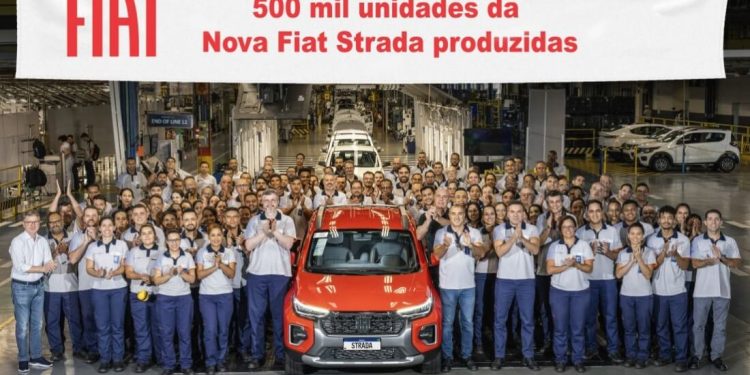 Nova Fiat Strada alcança marco de meio milhão de unidades produzidas