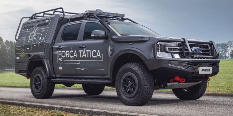 Ford Pro exibe Ranger e Transit em versões de polícia na feira LAAD 2024