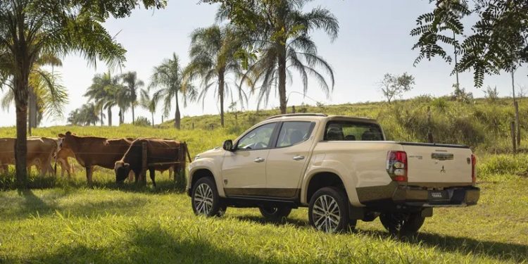 Mitsubishi apresenta novas séries especiais da L200 Triton Sport