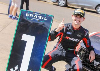NASCAR BRASIL estreia no anel externo e desafia Victor Andrade