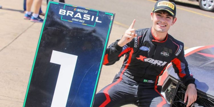 NASCAR BRASIL estreia no anel externo e desafia Victor Andrade