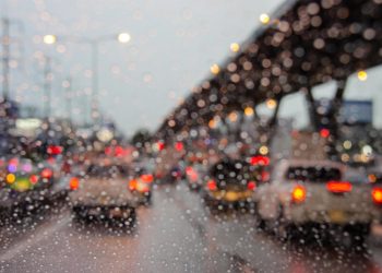 Cuidados essenciais ao dirigir na chuva