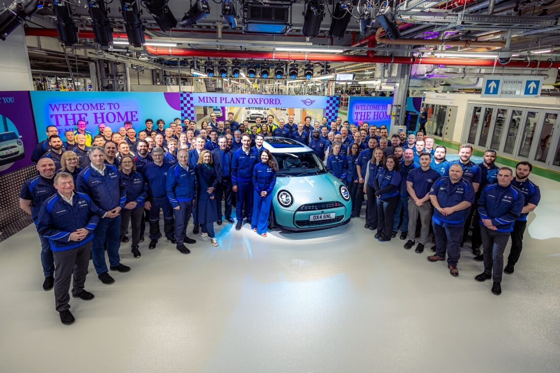Fábrica da MINI em Oxford comemora início da produção do novo Cooper