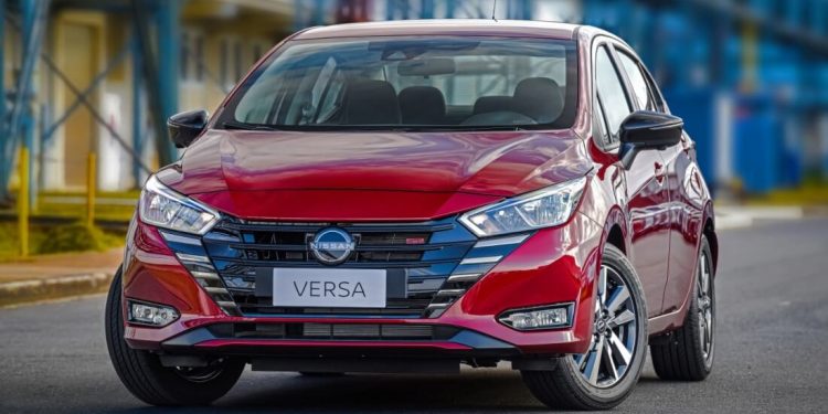 Nissan Versa 2025 chega com nova versão SR