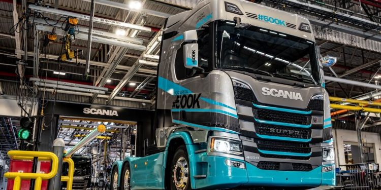 Scania bate a marca de meio milhão de caminhões produzidos no Brasil