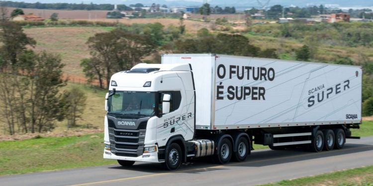 Scania bate a marca de meio milhão de caminhões produzidos no Brasil