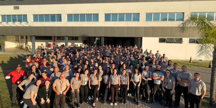 JLR celebra 8 anos da fábrica de Itatiaia com investimento e sustentabilidade