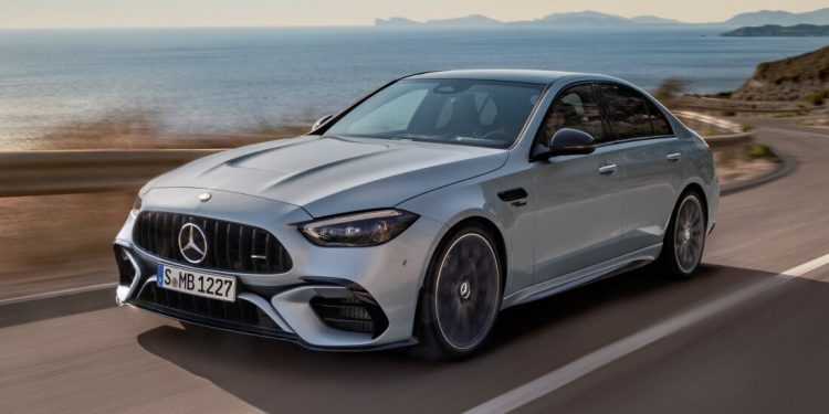 Mercedes-AMG C 63 S E Performance traz a tecnologia híbrida da F1 direto para as ruas