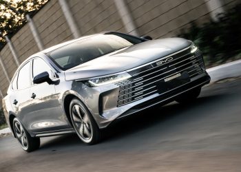 BYD King assume liderança no mercado de sedãs híbridos em julho