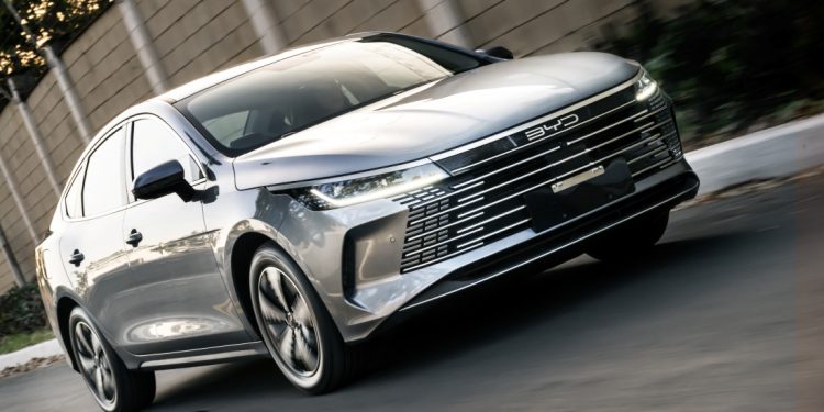 BYD King assume liderança no mercado de sedãs híbridos em julho