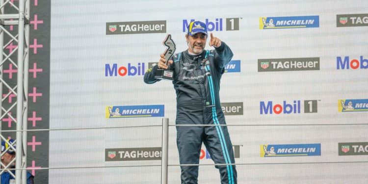 Marcelo Tomasoni é o primeiro piloto brasileiro a se tornar campeão da Porsche Cup na Europa