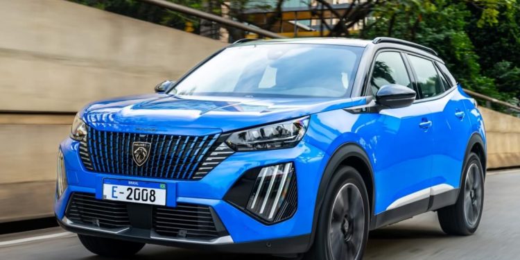 Peugeot inicia vendas do novo E-2008 no Brasil