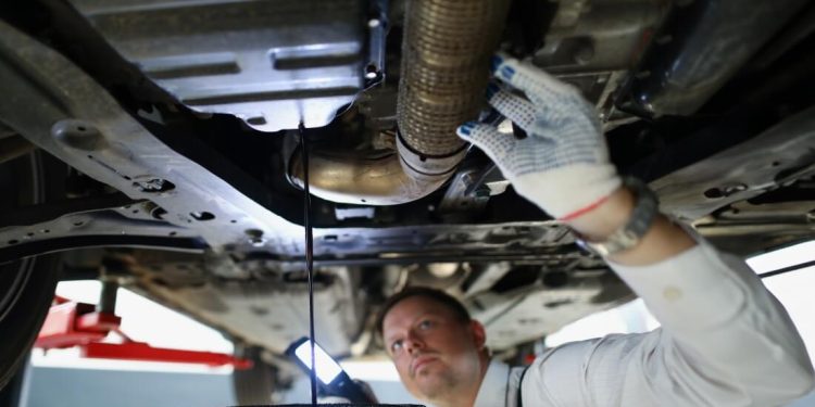 O que acontece com o óleo lubrificante do seu carro após o uso