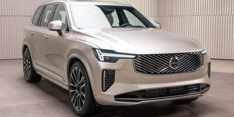 Volvo apresenta novo XC90