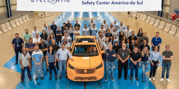 Stellantis atinge a marca de mil crash tests realizados no Safety Center em Betim (MG)