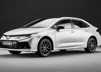 Toyota Corolla recebe atualizações na linha 2025 e novo design na versão GR-Sport