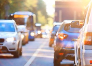 Como proteger a pintura do carro do calor e das chuvas de verão