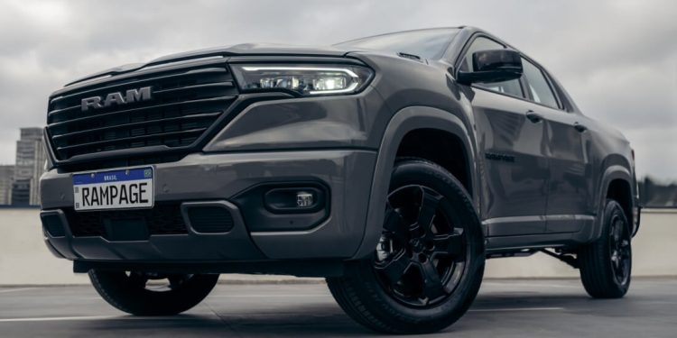 Rampage Laramie 2.2 Turbodiesel estreia pacote Night Edition