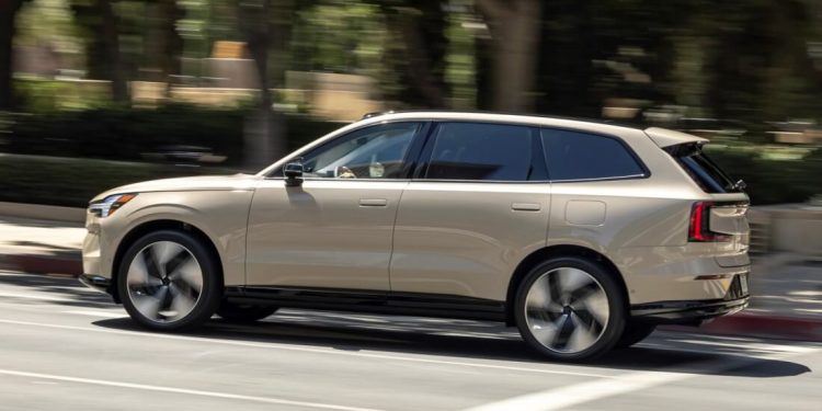 Volvo EX90 já está disponível no Brasil