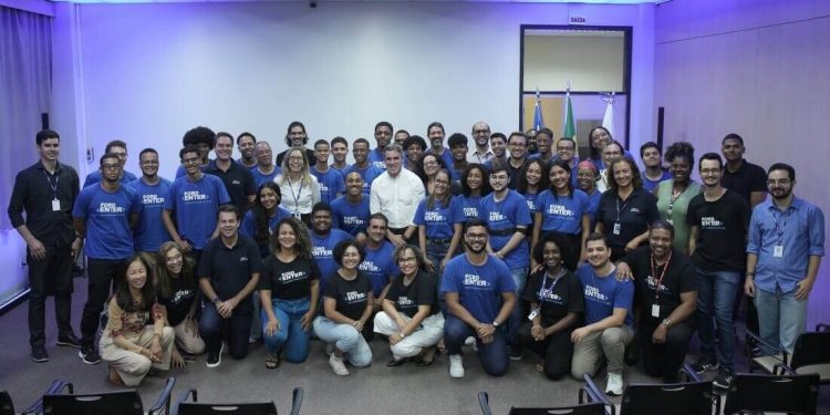 Ford  amplia conteúdos e oferece aulas de inglês com oportunidade de intercâmbio