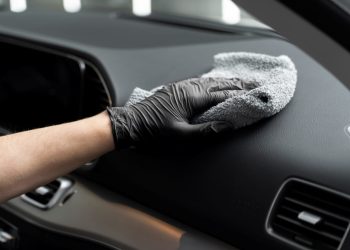 Limpeza interna e externa: 5 motivos para dar uma geral no seu veículo